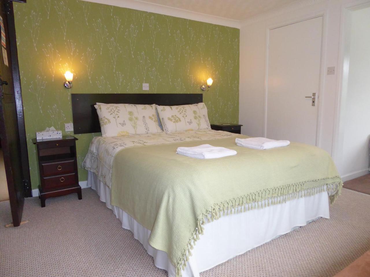 Neuadd Wen Guest House Carmarthen Esterno foto